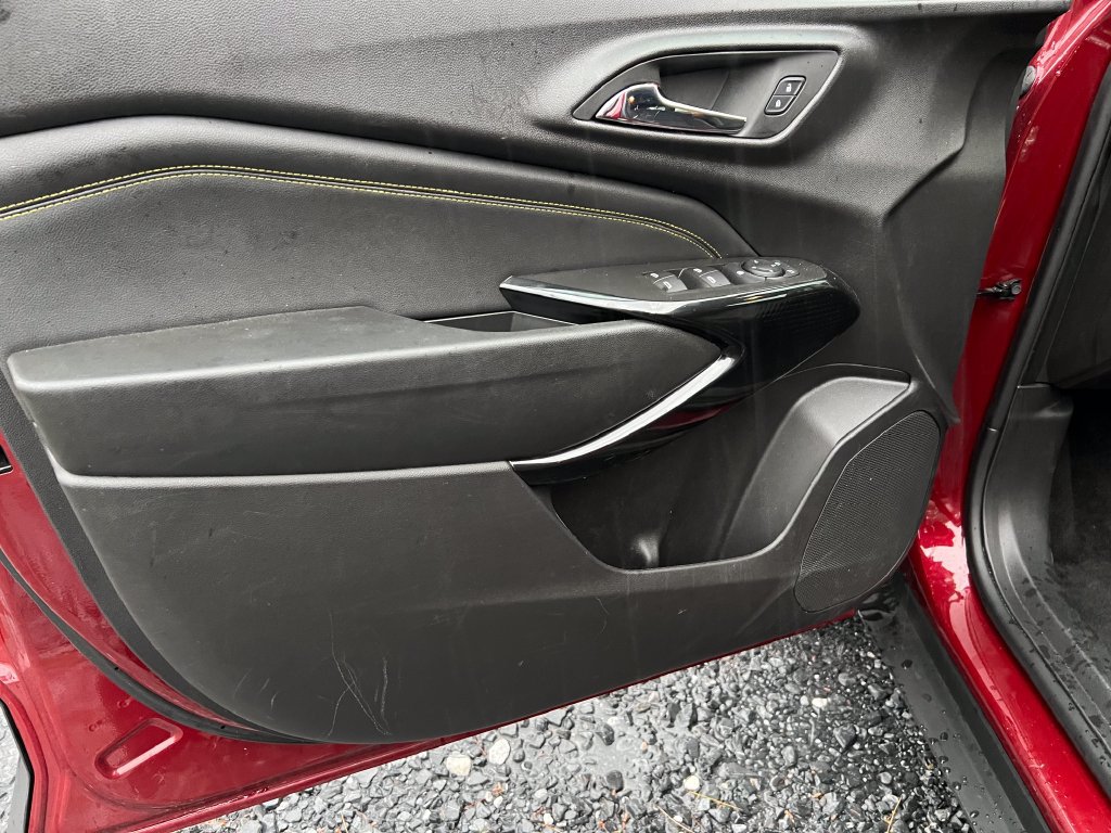 Used 2025 Chevrolet Trax LT FWD image 16