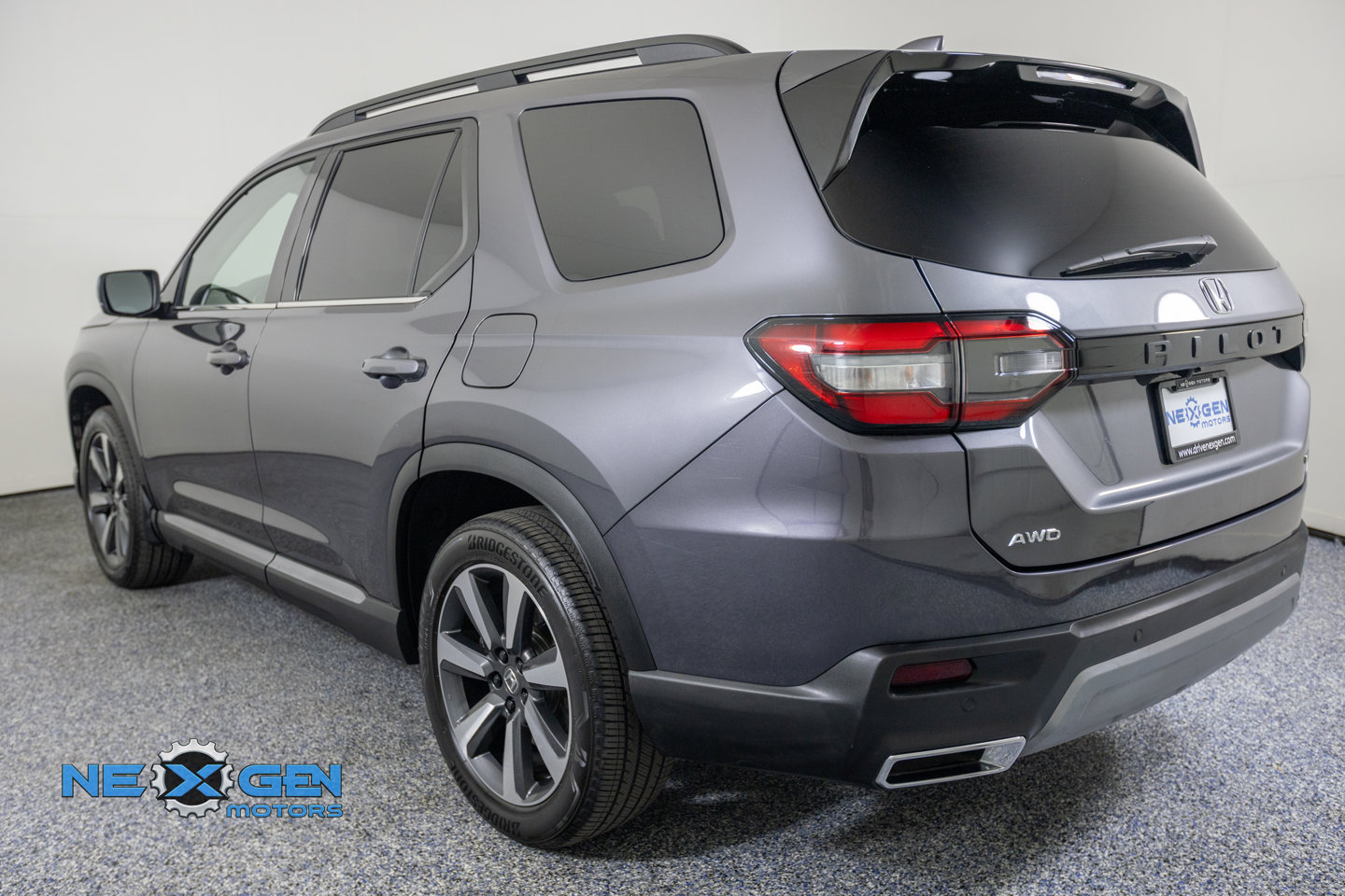 Used 2025 Honda Pilot Touring image 6