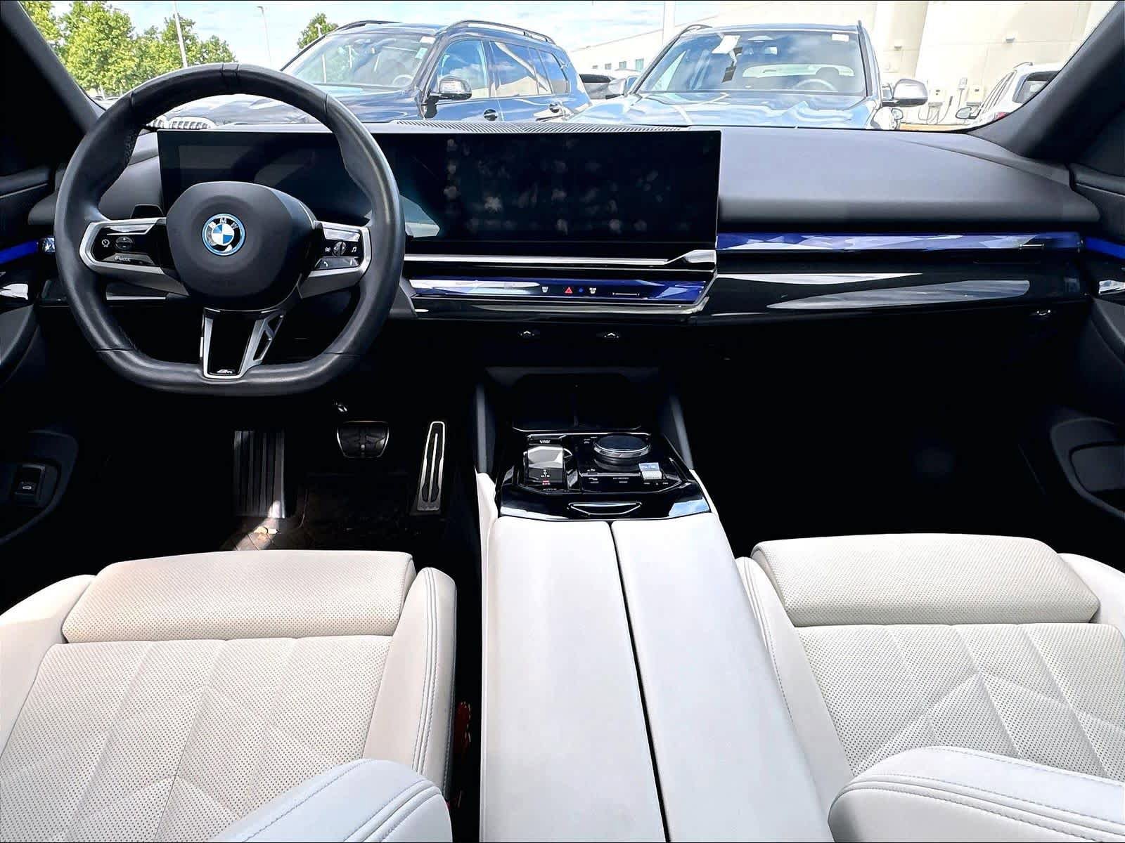 Used 2025 BMW i5 eDrive40i w/ M Sport Package RWD image 10