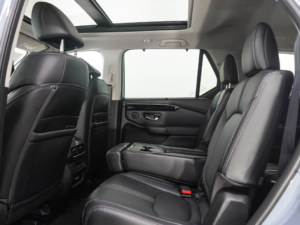 Used 2023 Honda Pilot Touring image 16