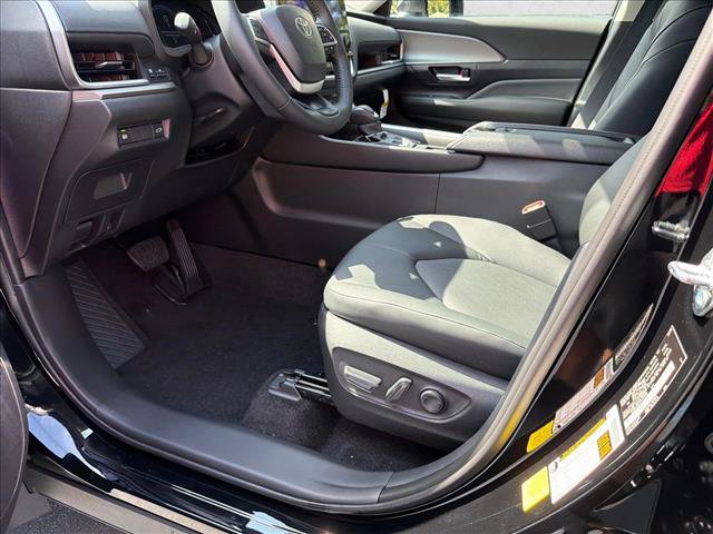 Used 2026 Toyota Grand Highlander AWD image 9