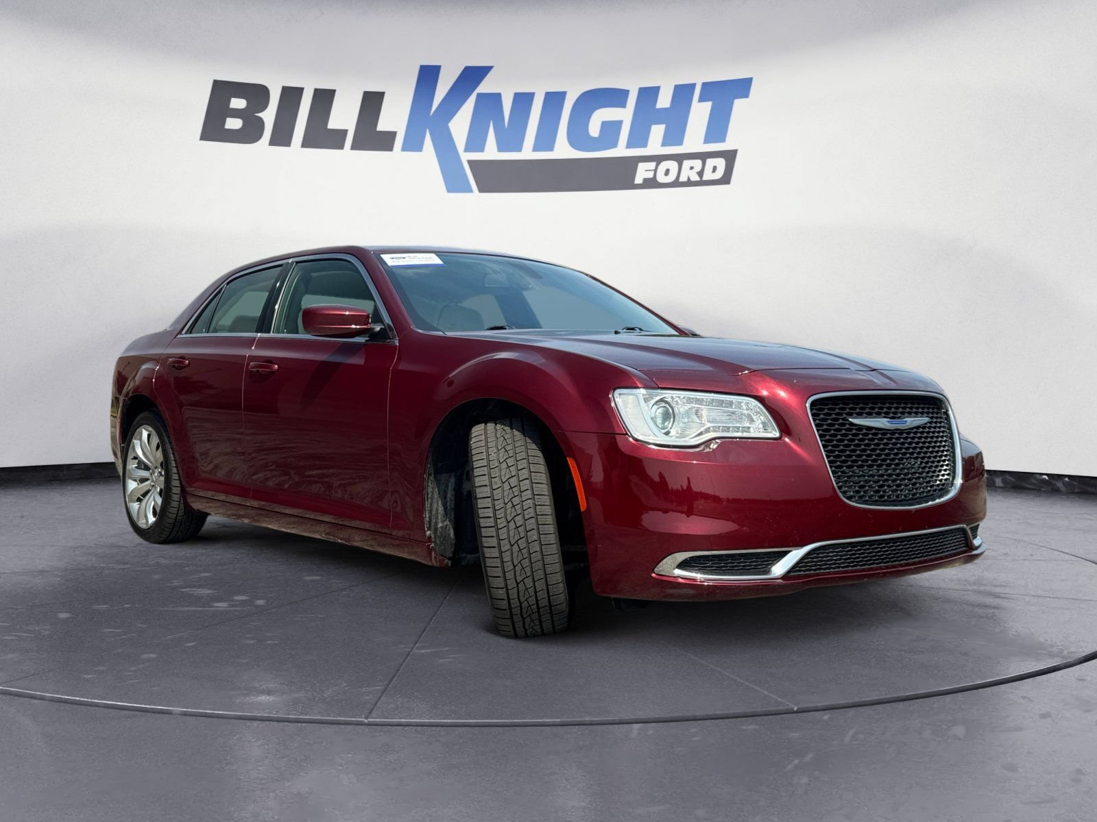 Used 2018 Chrysler 300 Touring L RWD image 7