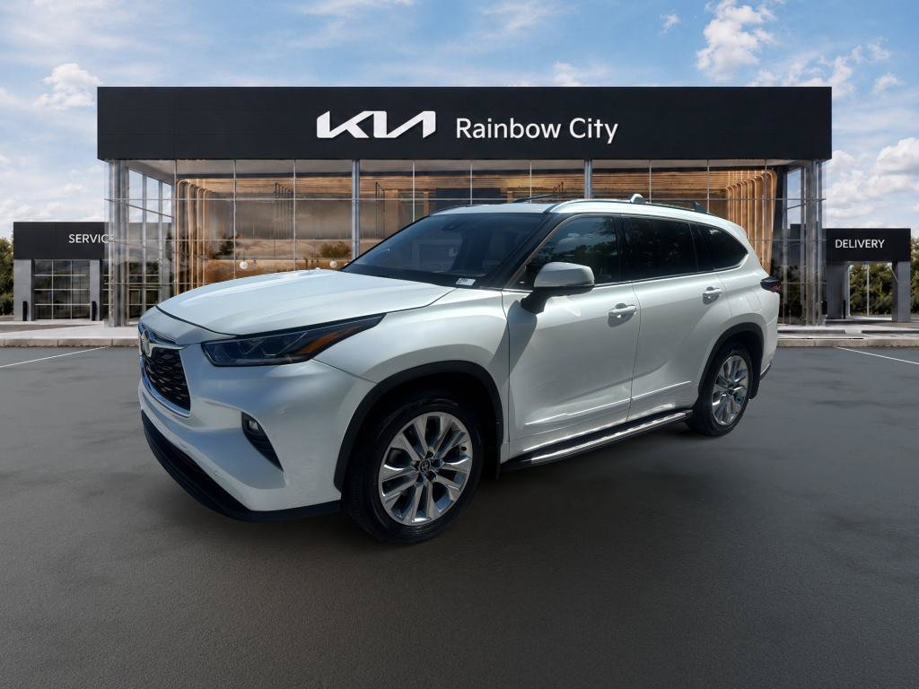 Used 2022 Toyota Highlander Limited FWD image 1