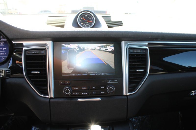 Used 2018 Porsche Macan image 15