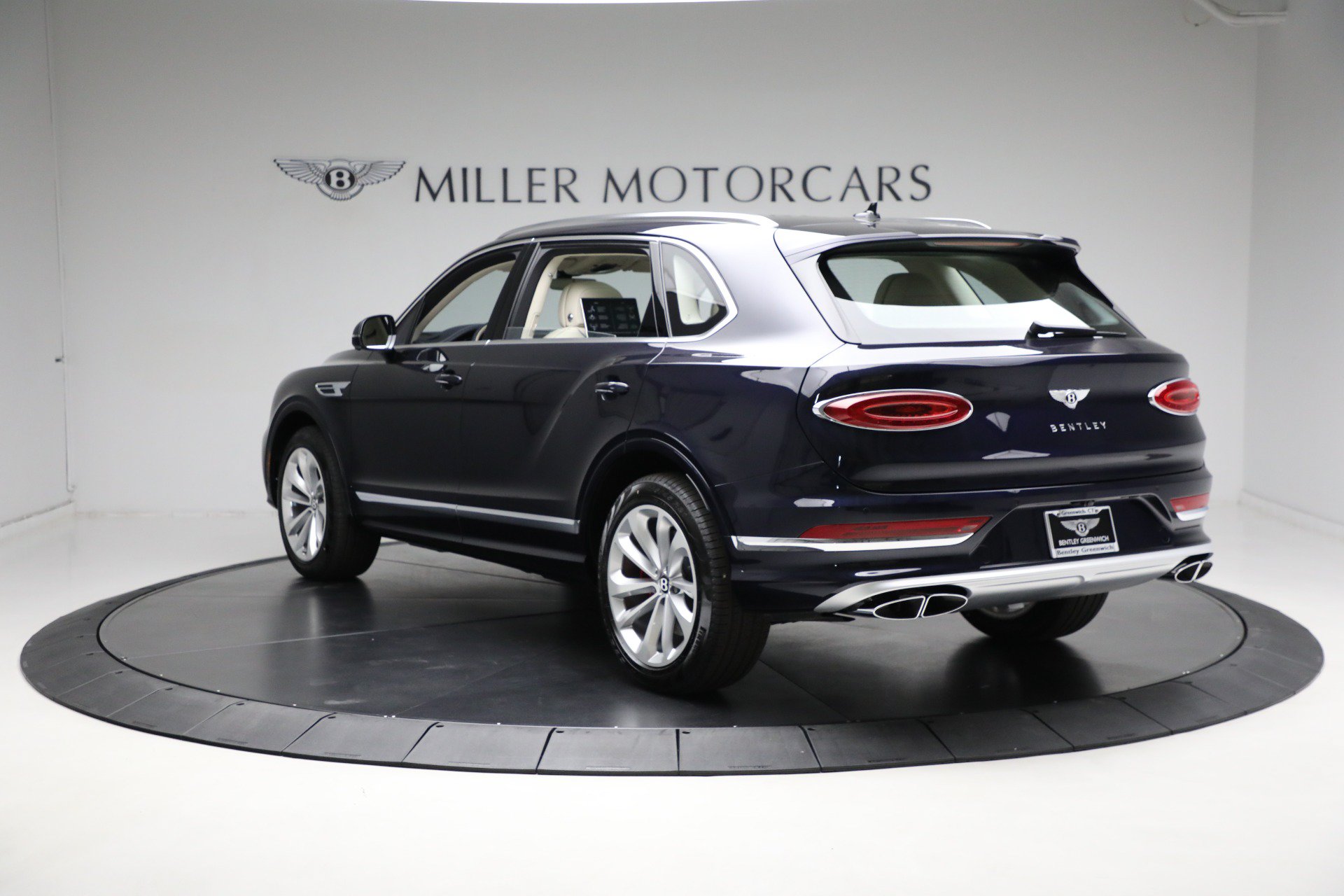 Used 2024 Bentley Bentayga Extended Wheelbase AWD/4WD image 7