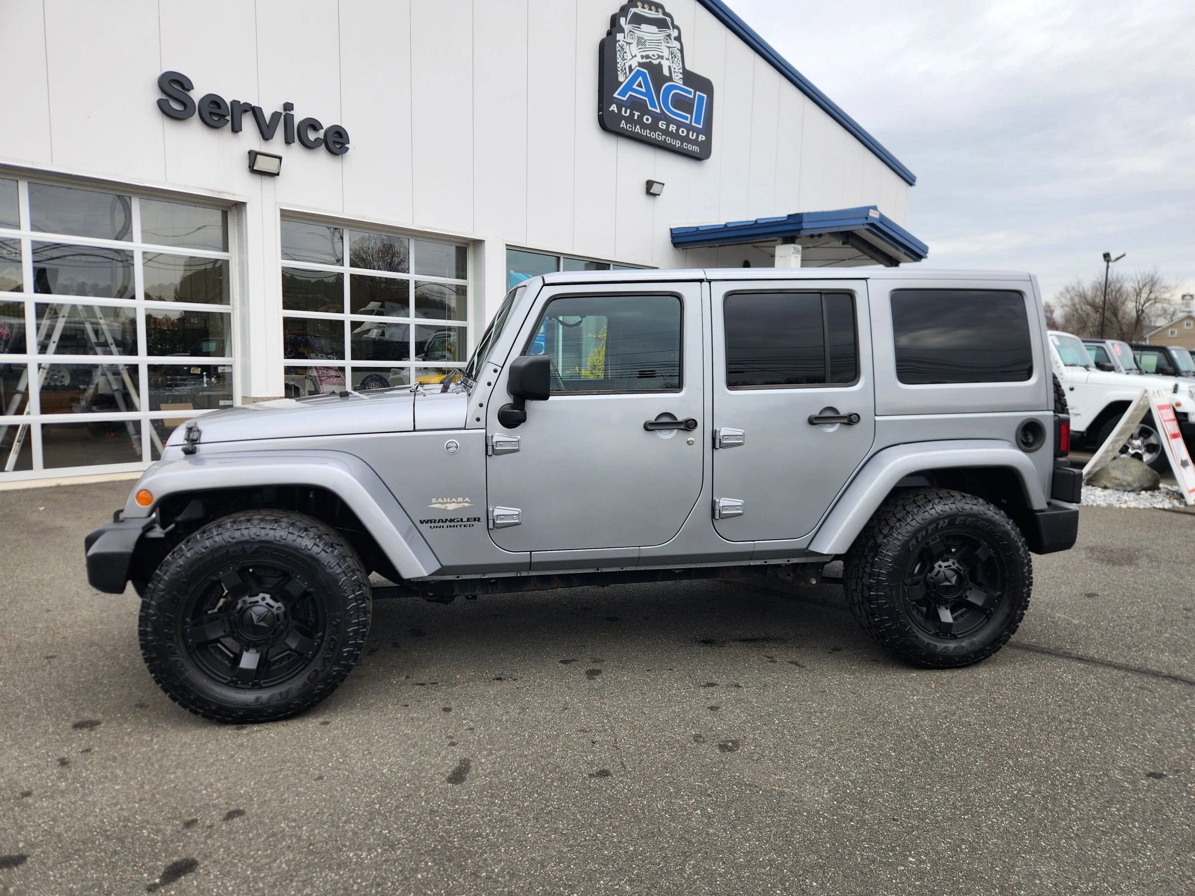 Used 2014 Jeep Wrangler Unlimited Sahara w/ Max Tow Package image 7
