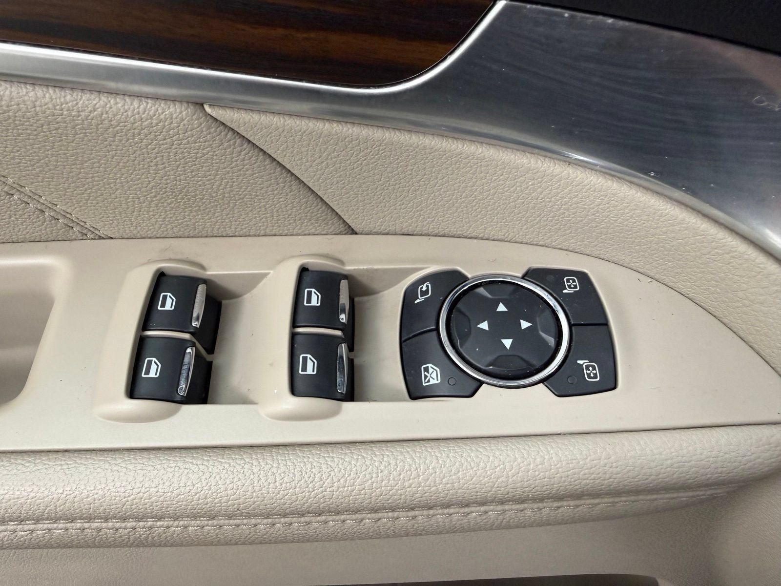 Used 2018 Ford Explorer Limited w/ Equipment Group 301A AWD/4WD image 13