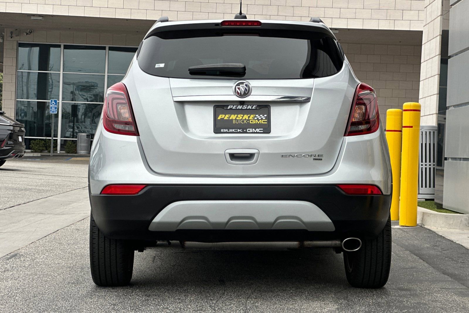 Certified 2022 Buick Encore Preferred w/ Safety Package image 5