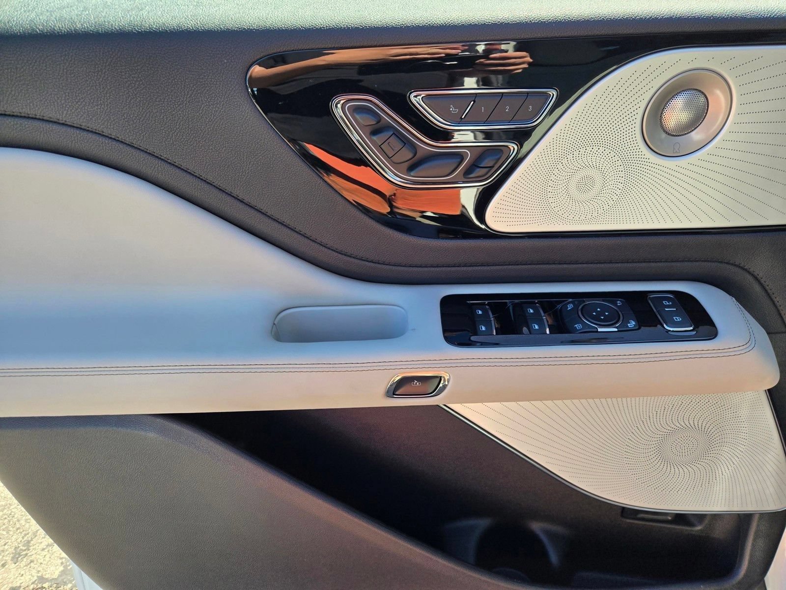 New 2026 Lincoln Aviator Reserve AWD/4WD image 9