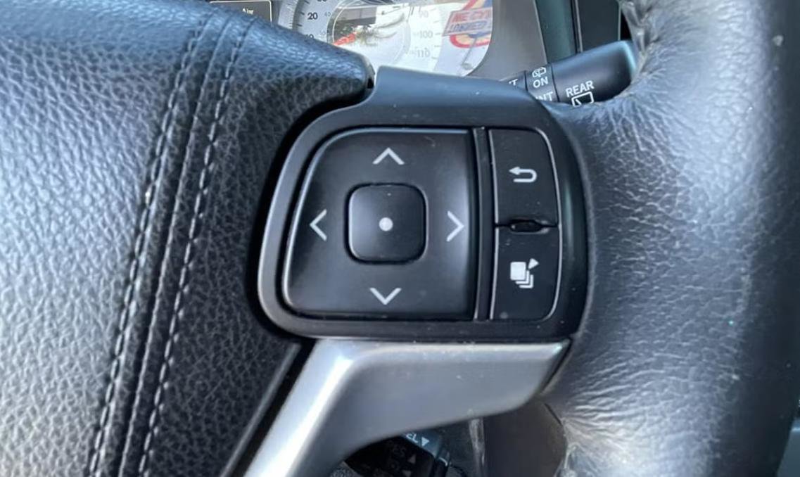 Used 2015 Toyota Sienna SE image 13