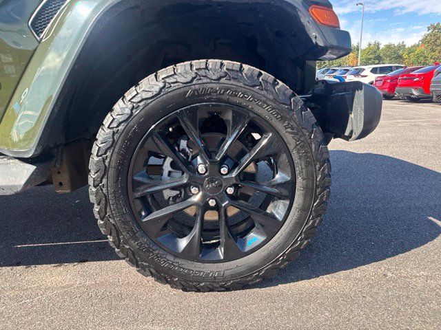 Used 2022 Jeep Wrangler Unlimited Sahara w/ Cold Weather Group AWD/4WD image 10