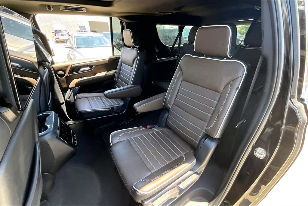 Used 2025 GMC Yukon XL Denali Ultimate w/ LPO, Floor Liner Package AWD/4WD image 32