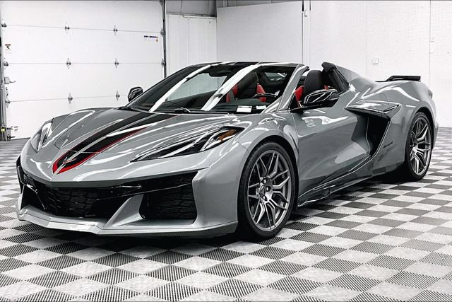 Used 2024 Chevrolet Corvette Z06 RWD image 11
