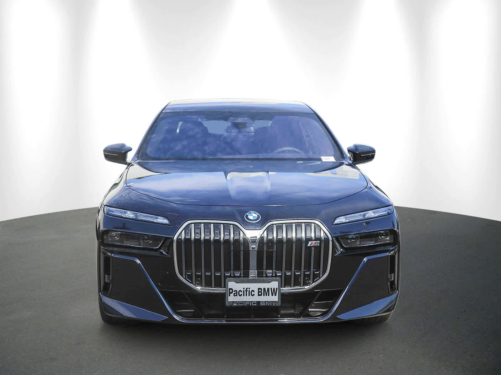 Used 2025 BMW i7 M70 image 2