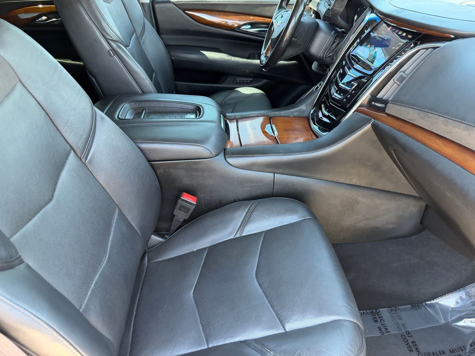 Used 2016 Cadillac Escalade Luxury AWD/4WD image 11