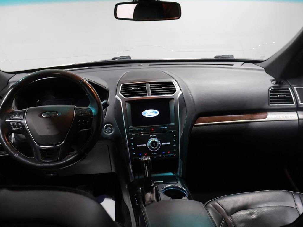 Used 2017 Ford Explorer Platinum image 18