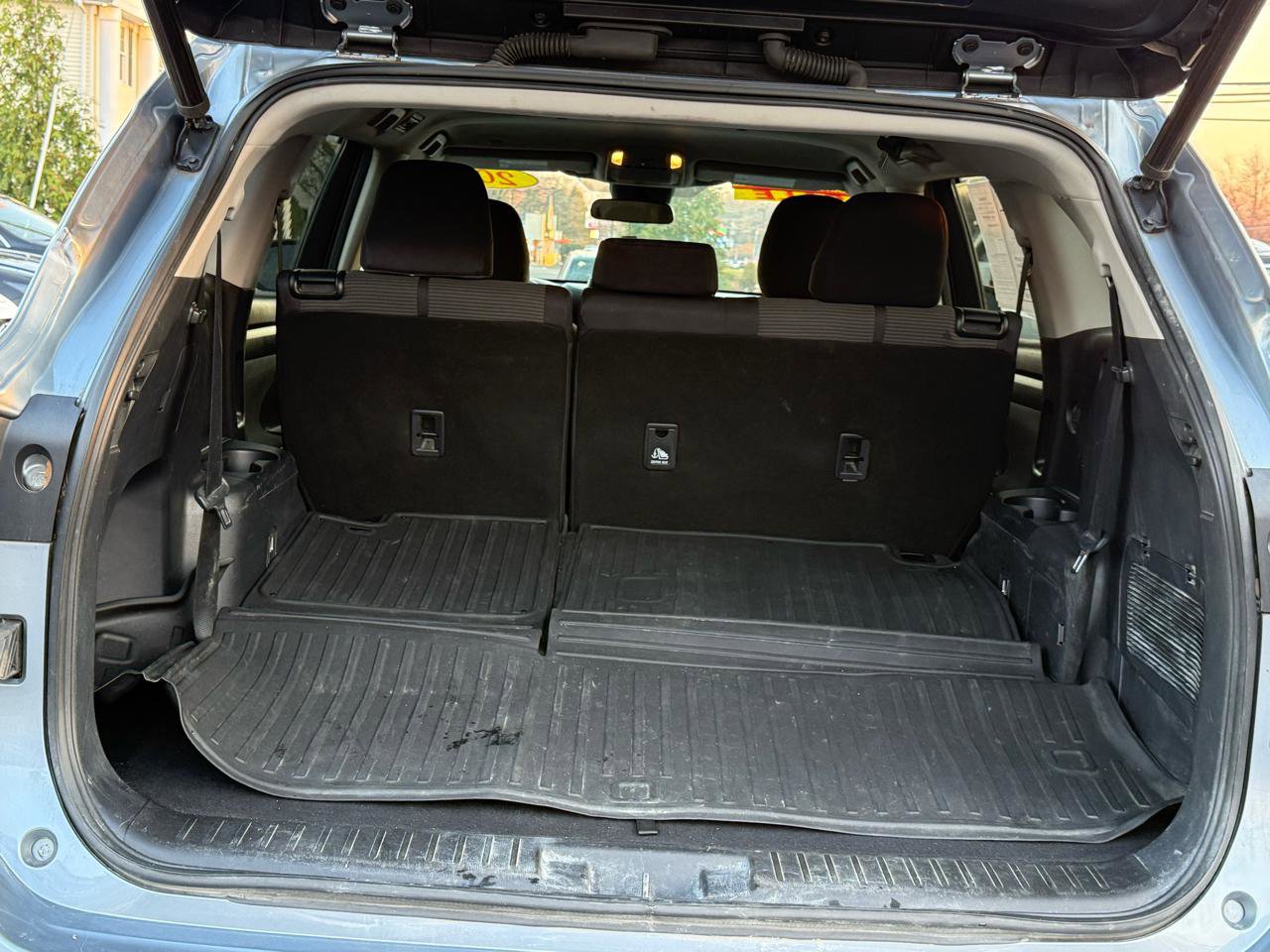 Used 2021 Toyota Highlander LE image 9