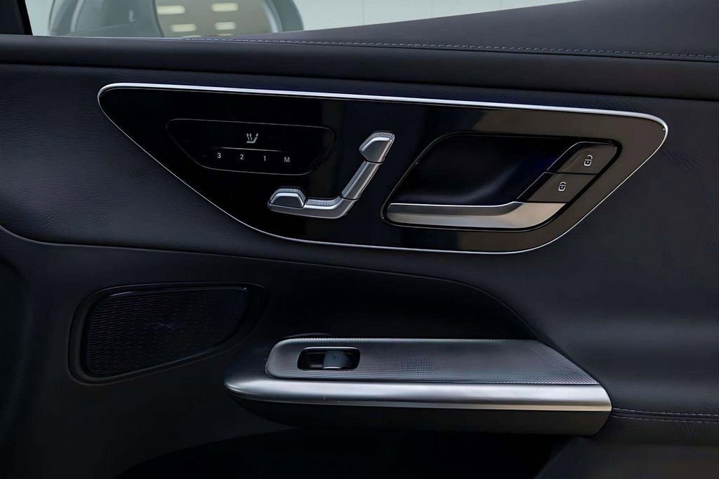 Used 2025 Mercedes-Benz GLC 350e 4MATIC w/ Driver Assistance Package image 30