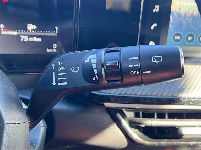 Used 2025 Nissan Kicks SR image 23