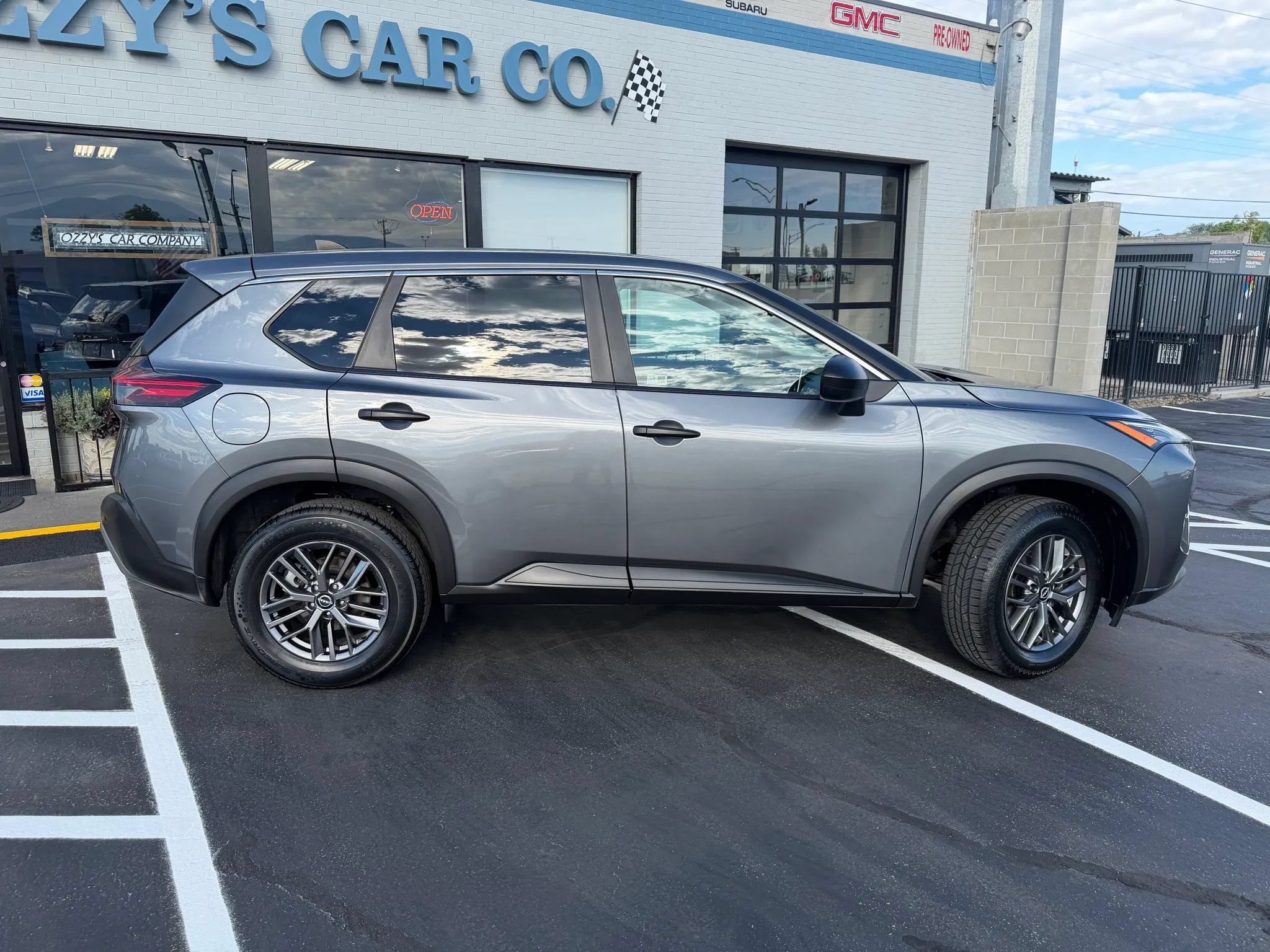 Used 2023 Nissan Rogue S AWD/4WD image 8