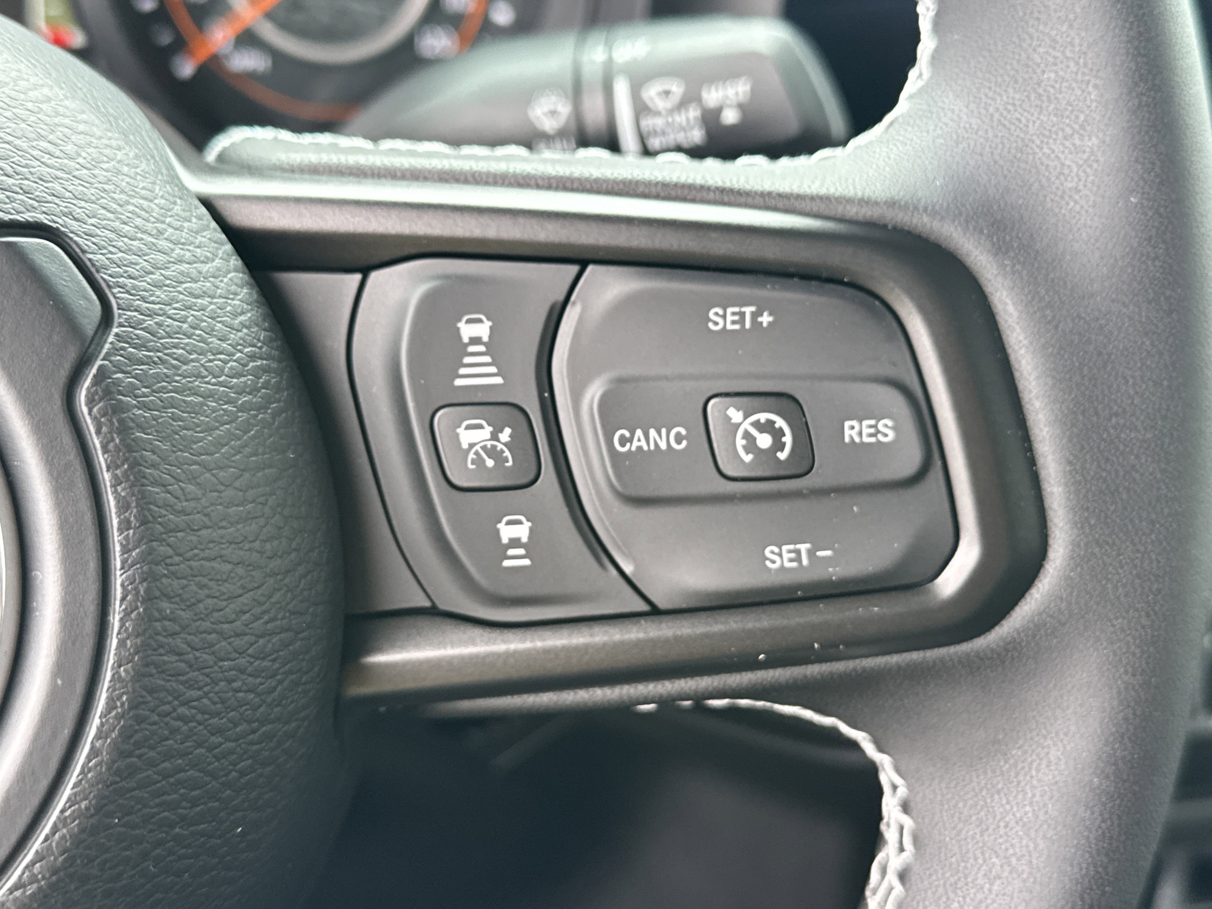 Used 2025 Jeep Gladiator Mojave w/ Convenience Group image 30