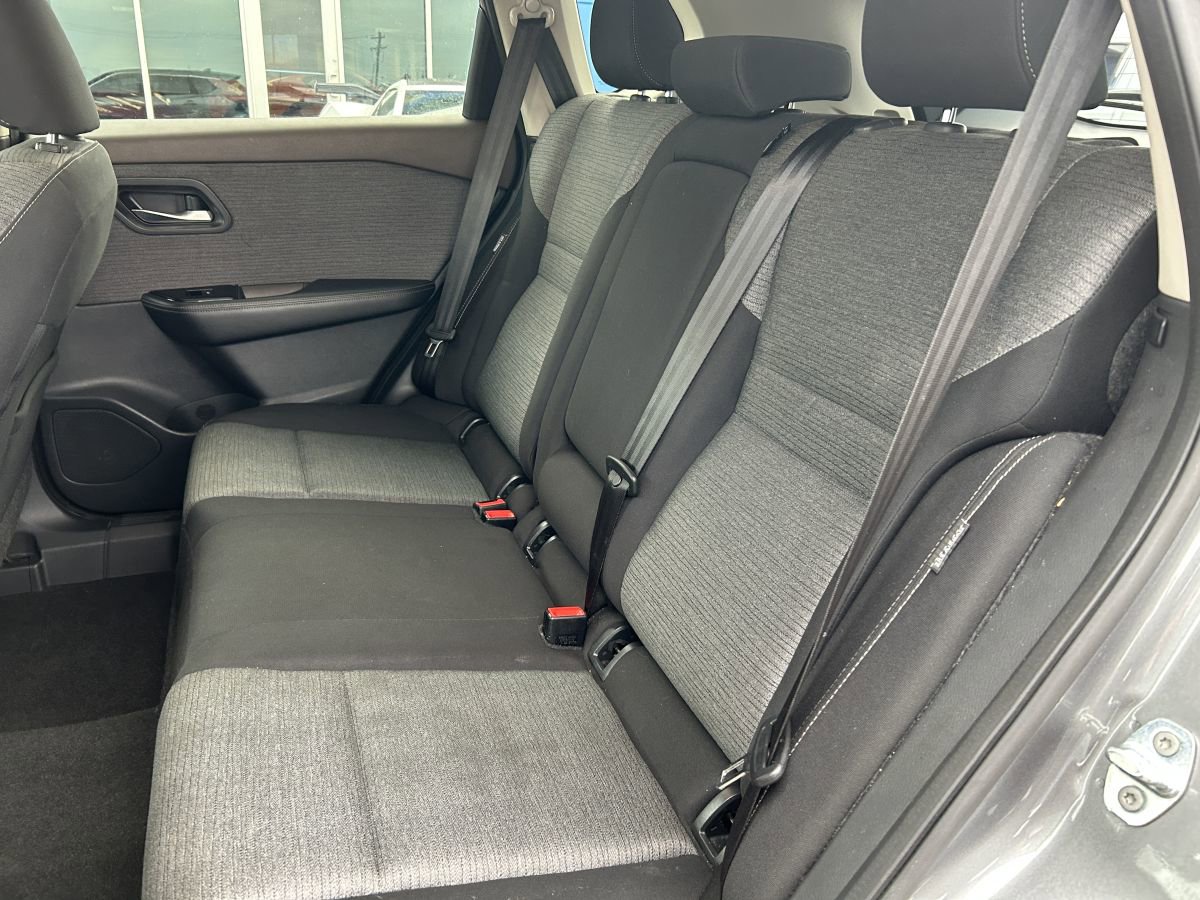 Used 2022 Nissan Rogue SV image 13