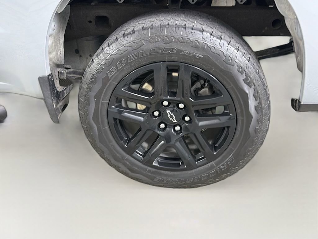 Used 2024 Chevrolet Silverado 1500 Custom w/ Turbomax Blackout Package RWD image 28