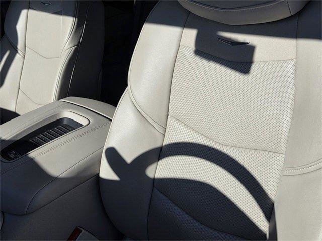 Used 2020 Cadillac Escalade Premium Luxury image 16