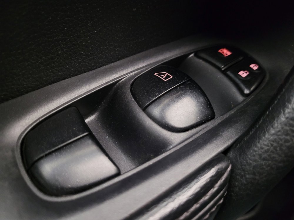 Used 2015 Nissan Rogue SL image 27