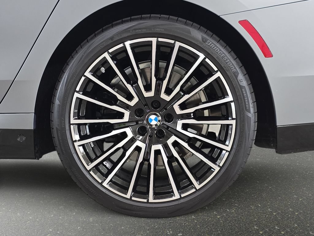 Used 2026 BMW 740i RWD image 32