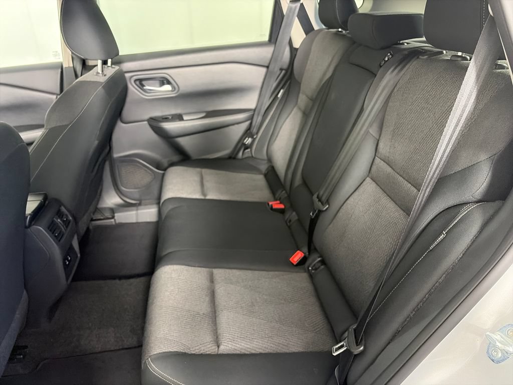 Used 2024 Nissan Rogue SV AWD/4WD image 13