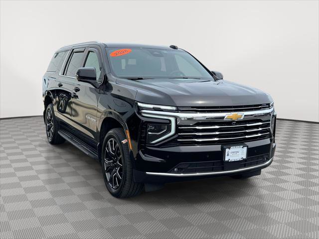 Used 2026 Chevrolet Suburban LT w/ Comfort Package AWD/4WD image 1