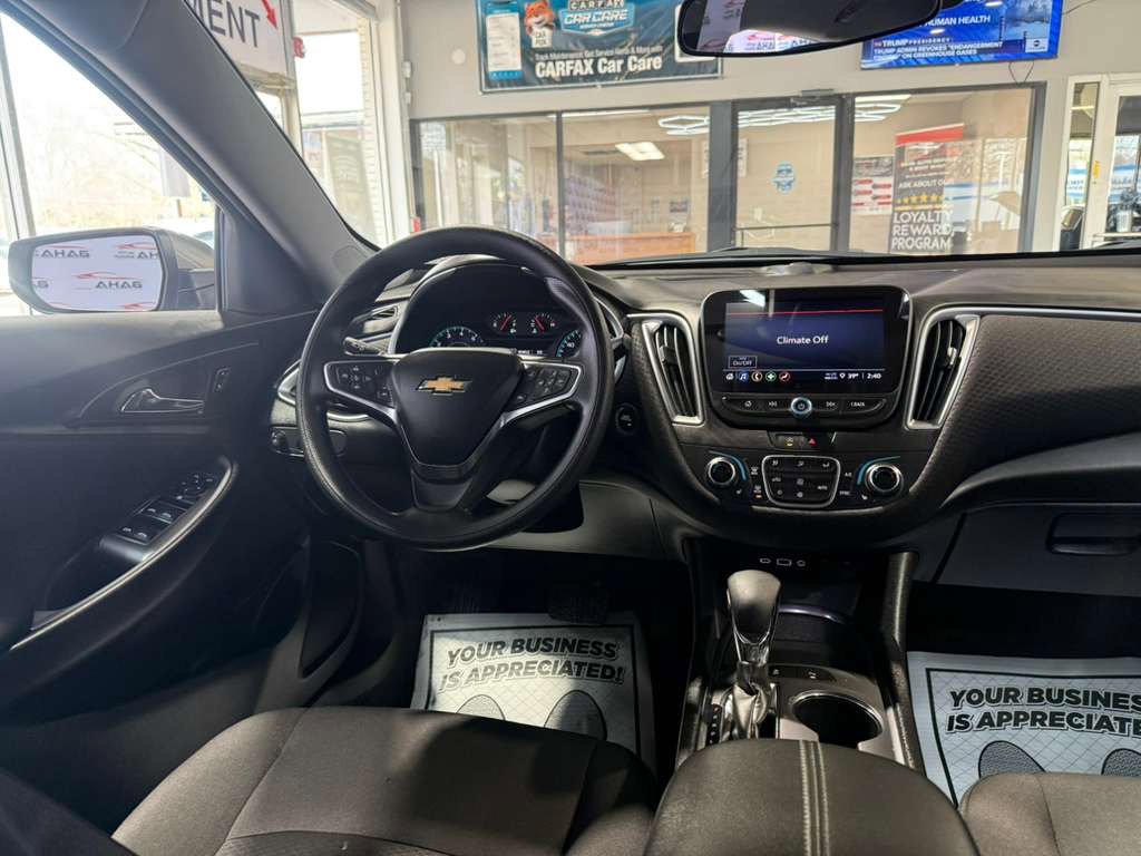Used 2025 Chevrolet Malibu LT FWD image 24