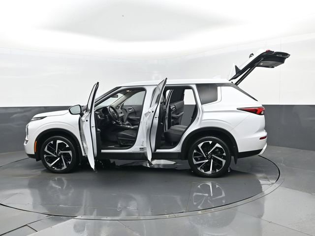 Used 2022 Mitsubishi Outlander SE image 33