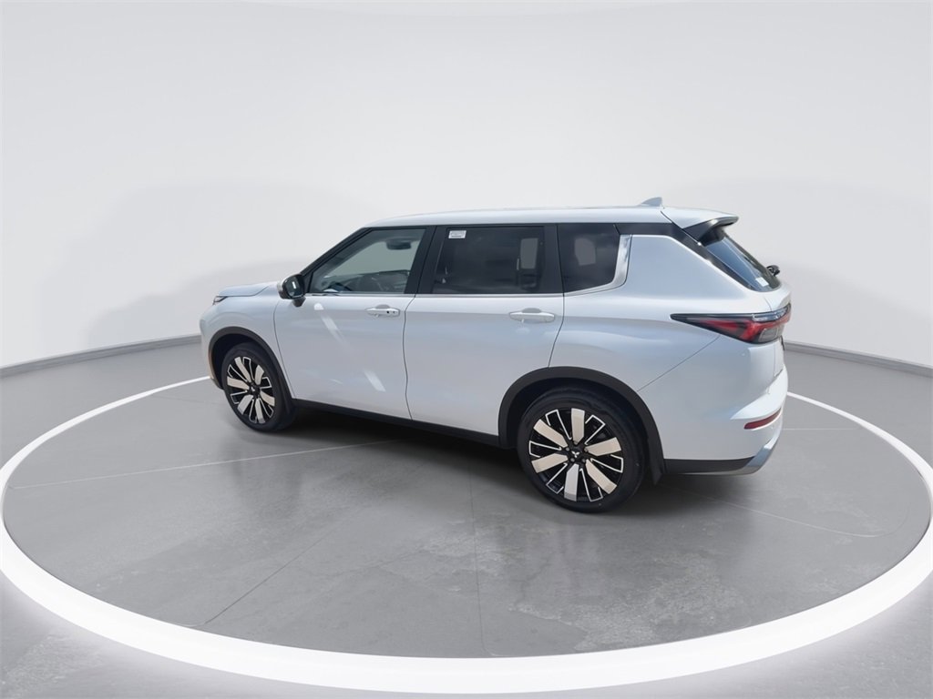 New 2025 Mitsubishi Outlander SE image 6