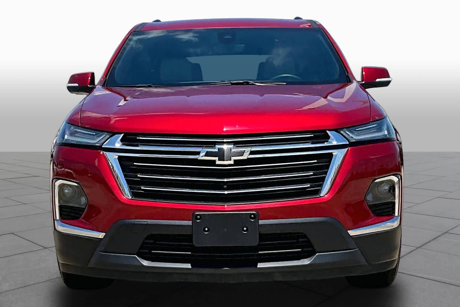 Used 2023 Chevrolet Traverse LT FWD image 3
