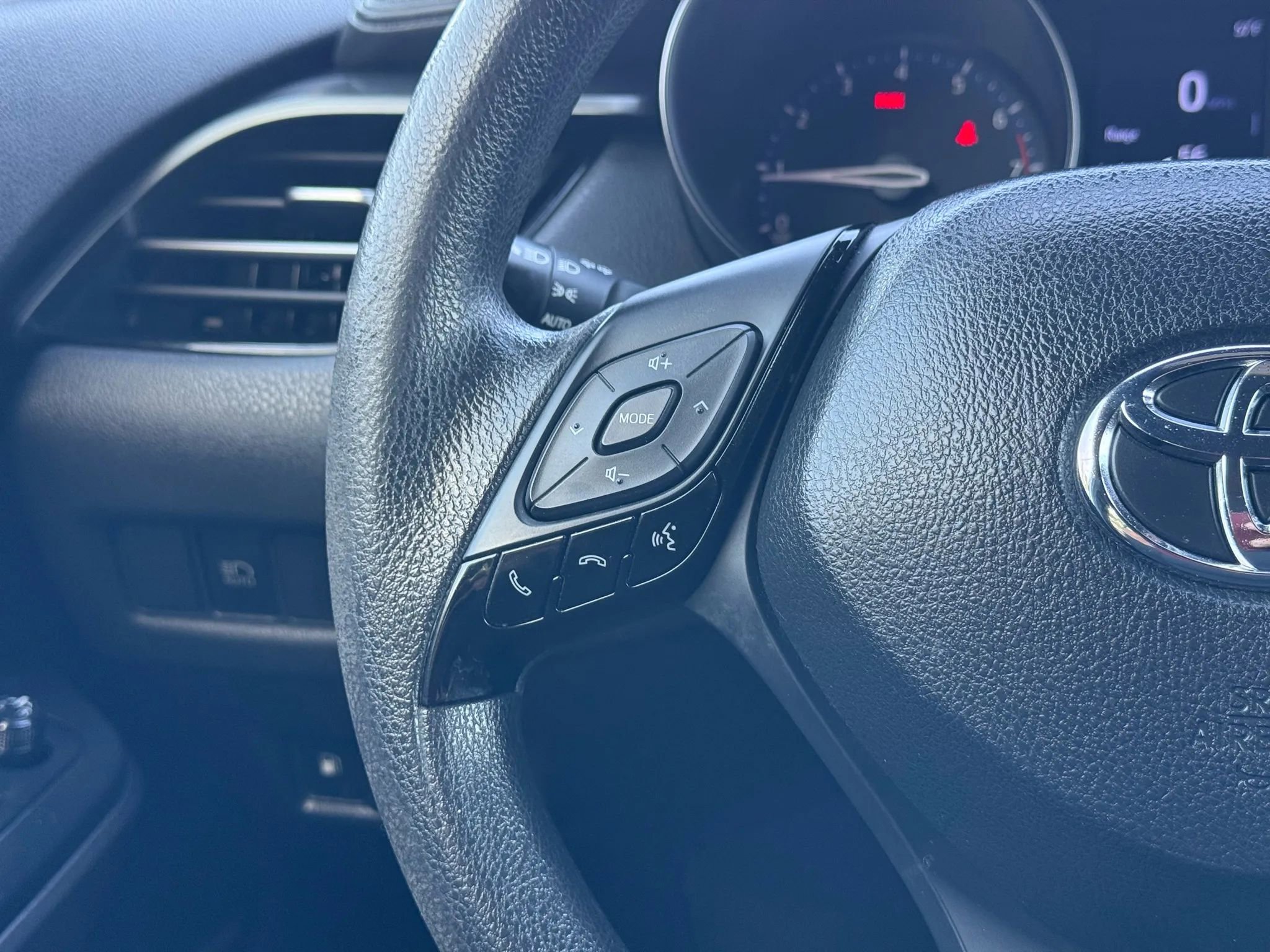 Used 2019 Toyota C-HR LE image 15