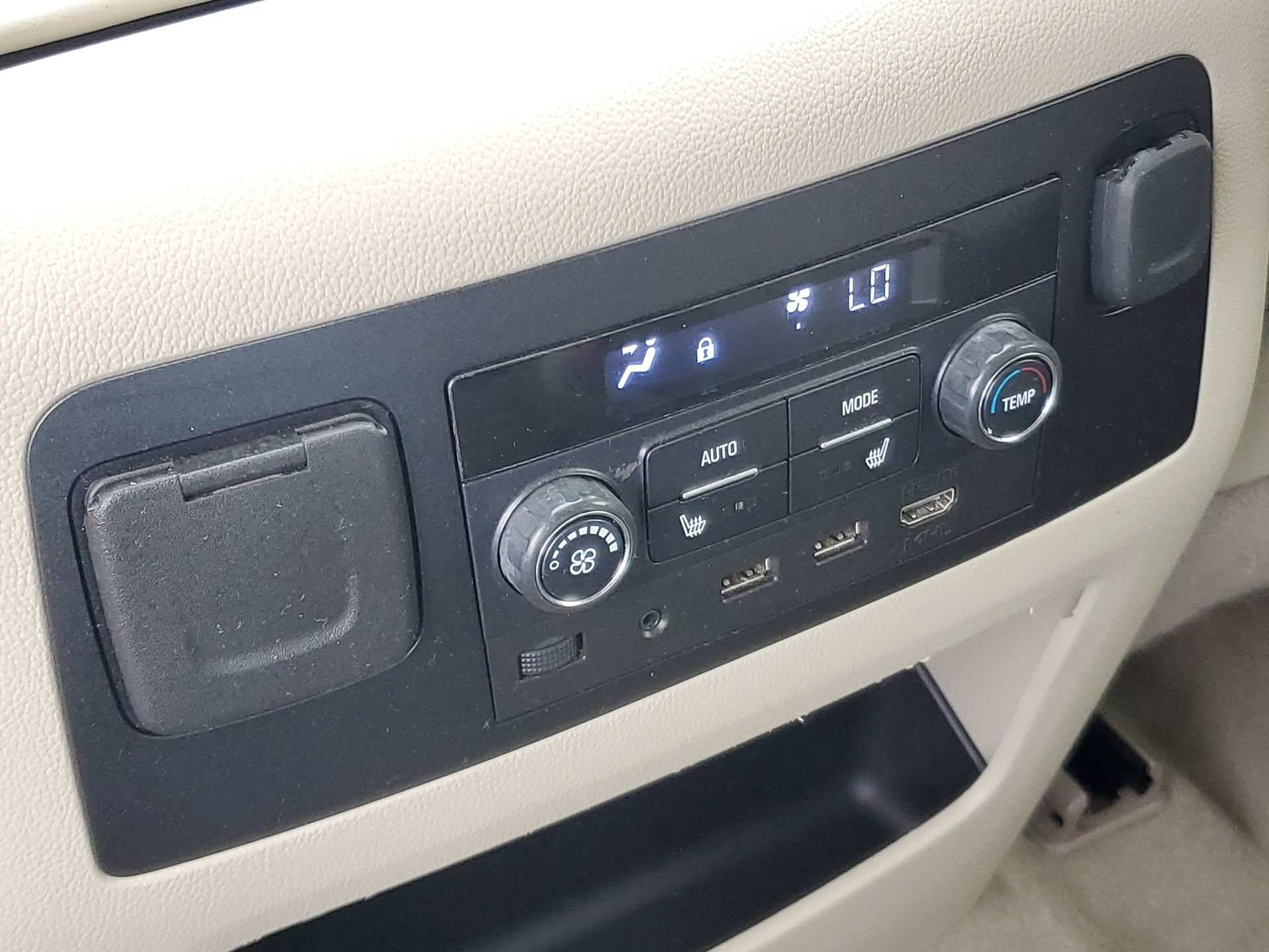 Used 2020 GMC Yukon Denali w/ Denali Premium Package RWD image 14
