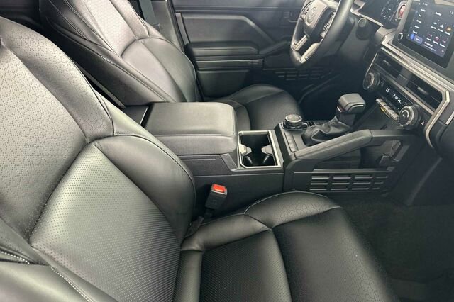Used 2025 Toyota 4Runner 4WD image 18