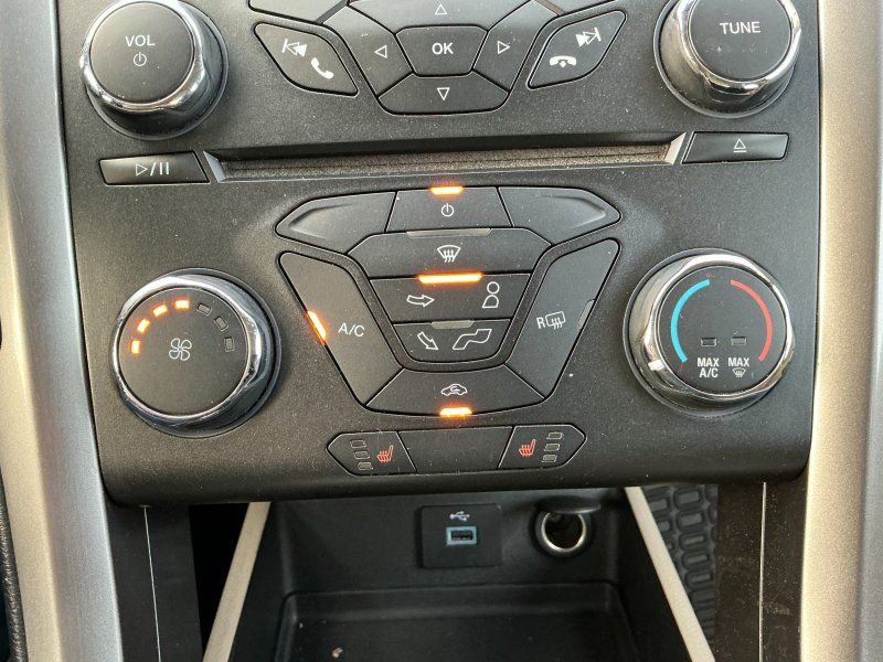 Used 2017 Ford Fusion SE FWD image 23