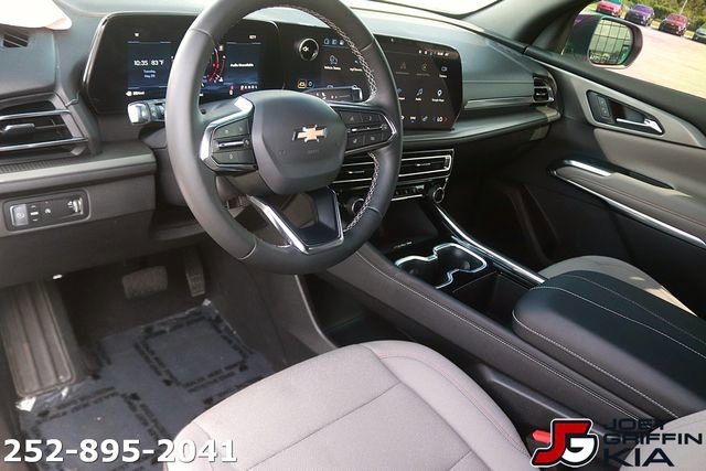 Used 2026 Chevrolet Traverse LT w/ Sun and Wheel Package FWD image 13