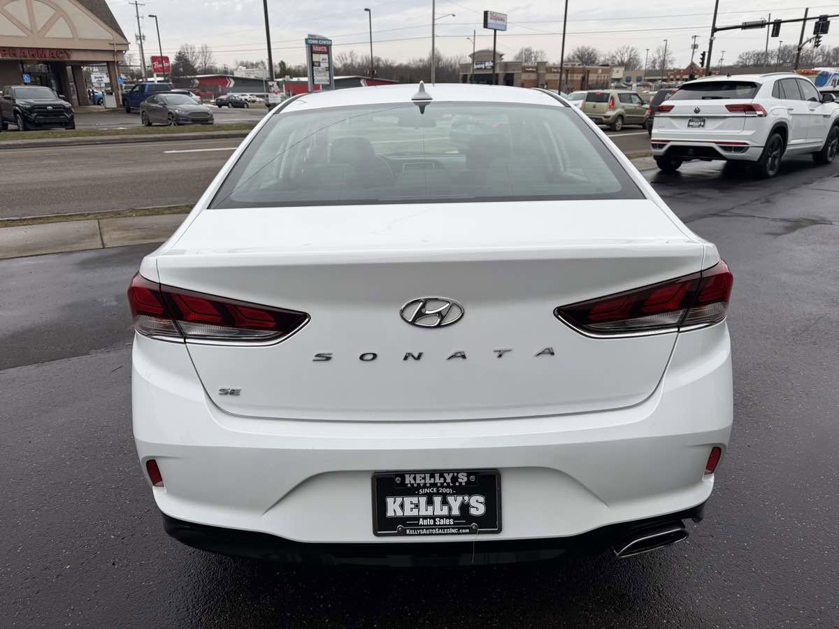Used 2018 Hyundai Sonata SE w/ Cargo Package FWD image 4