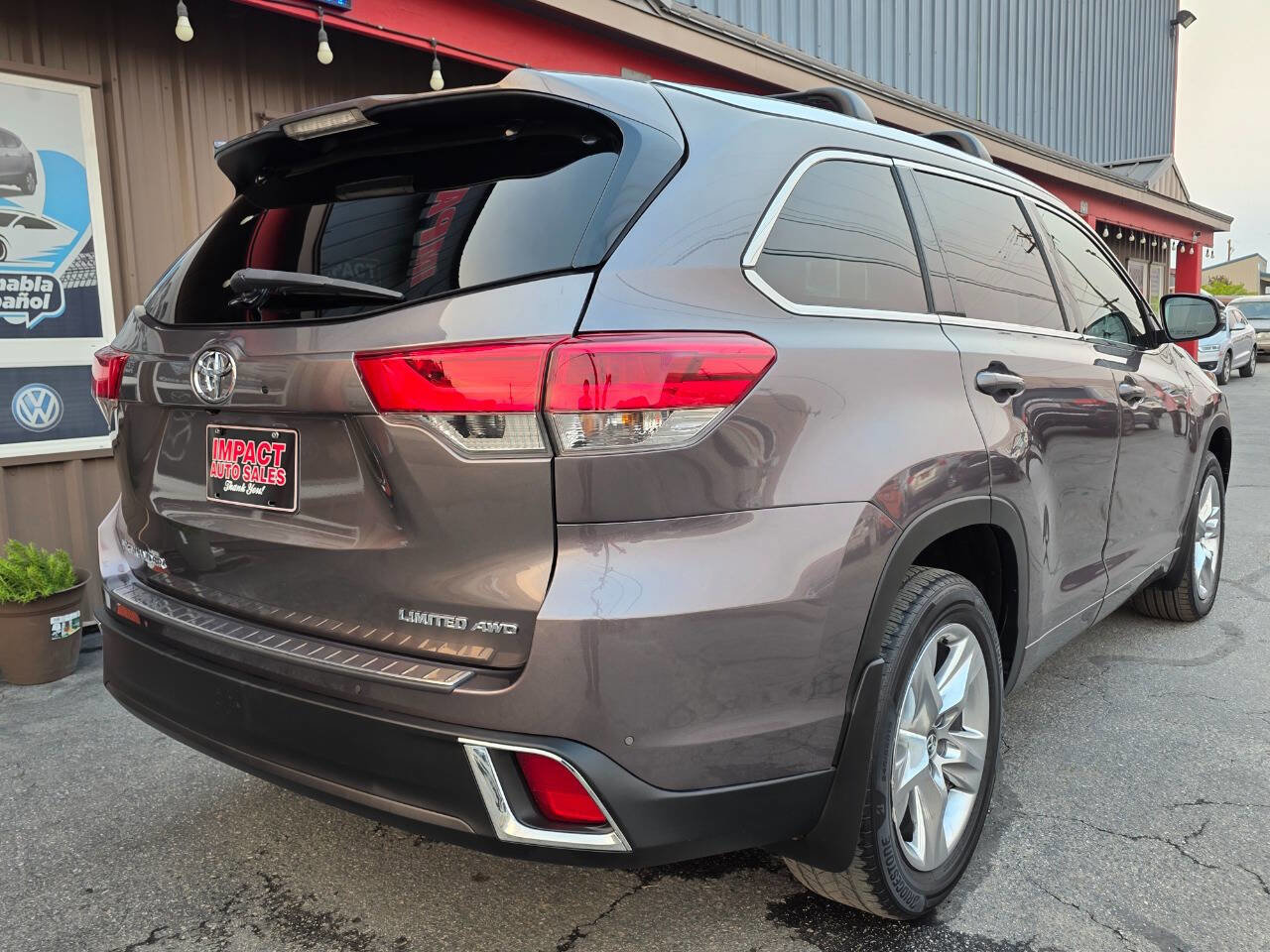 Used 2019 Toyota Highlander AWD V6 image 10