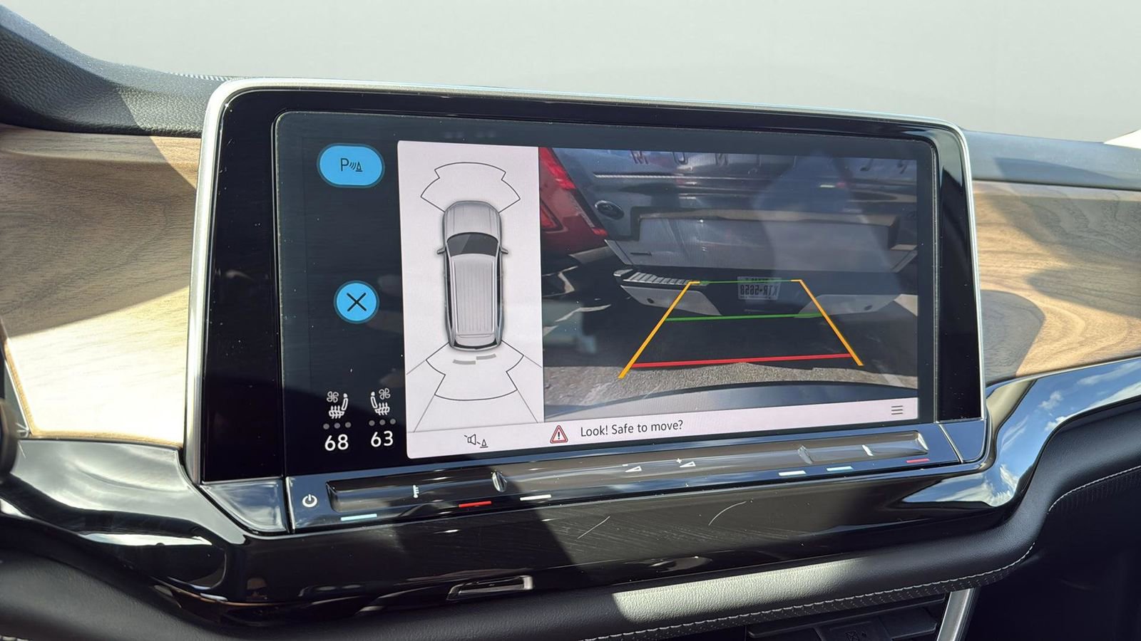 Used 2025 Volkswagen Atlas SE image 19