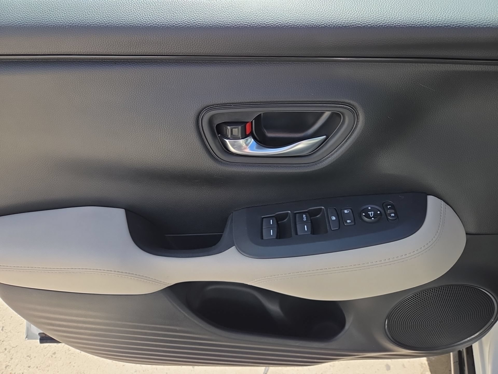 Used 2024 Honda HR-V LX image 11