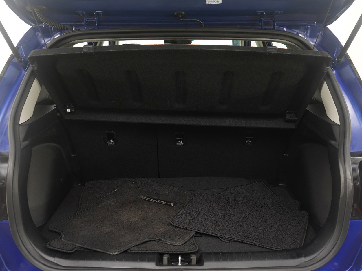 Used 2023 Hyundai Venue Limited image 20