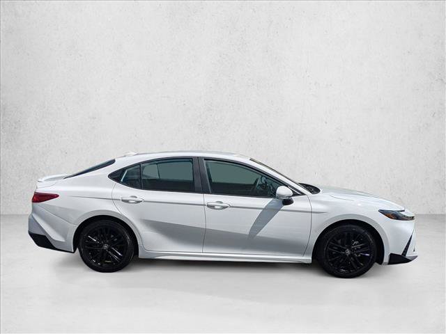 Used 2025 Toyota Camry SE image 4
