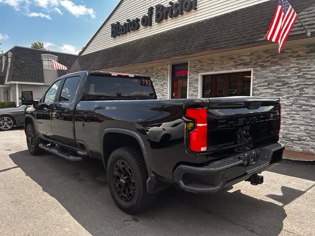 Used 2024 Chevrolet Silverado 2500 LT w/ Midnight Edition AWD/4WD image 4