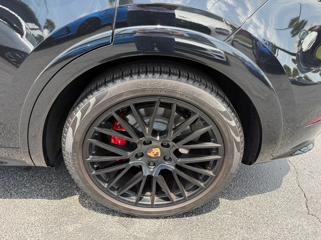 Used 2023 Porsche Cayenne GTS AWD/4WD image 37