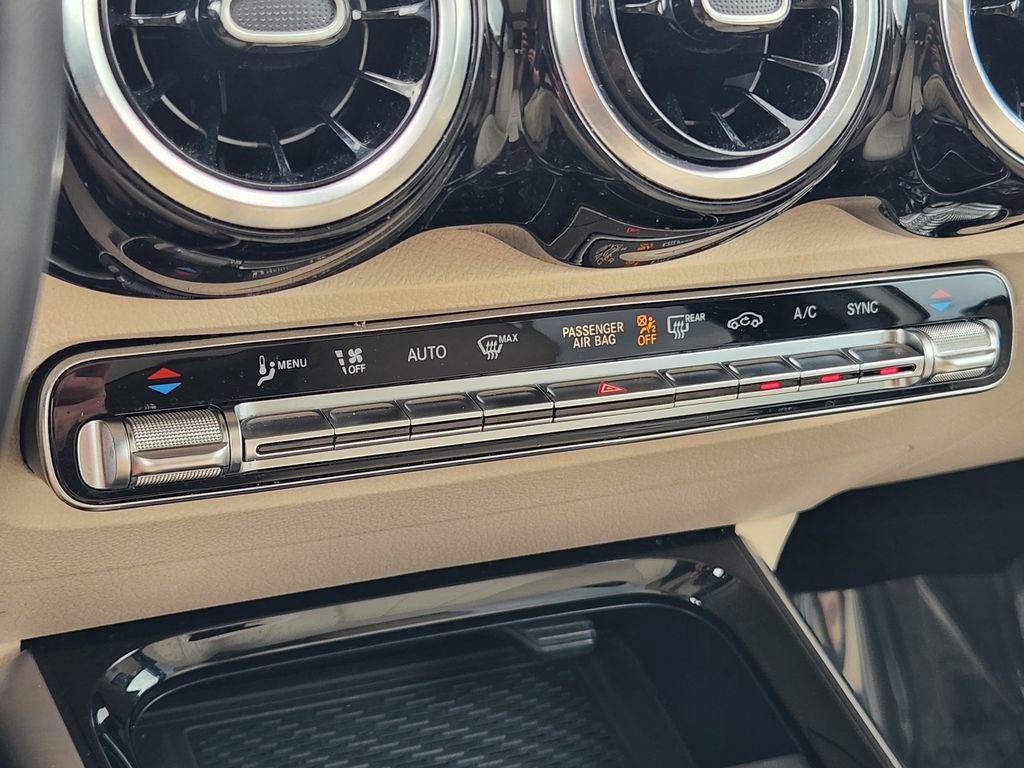 Used 2021 Mercedes-Benz GLB 250 4MATIC image 28